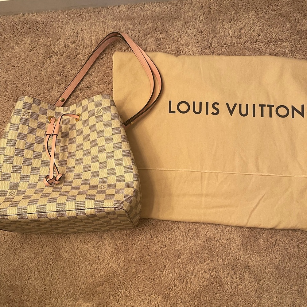 Louis Vuitton Damier Azur Neonoe MM Eau de Rose